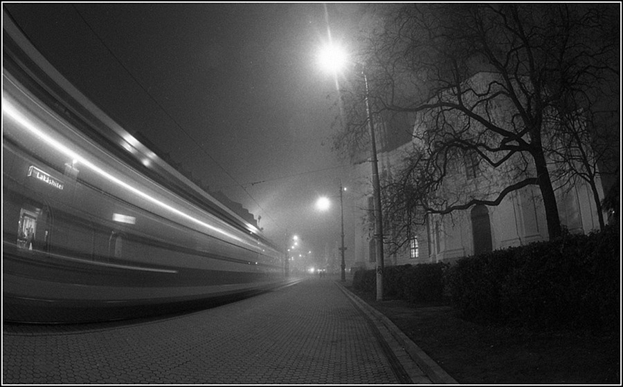 Zoltán Nagy (Debrecen) - Fâşie de lumină_Suhanó fénycsík