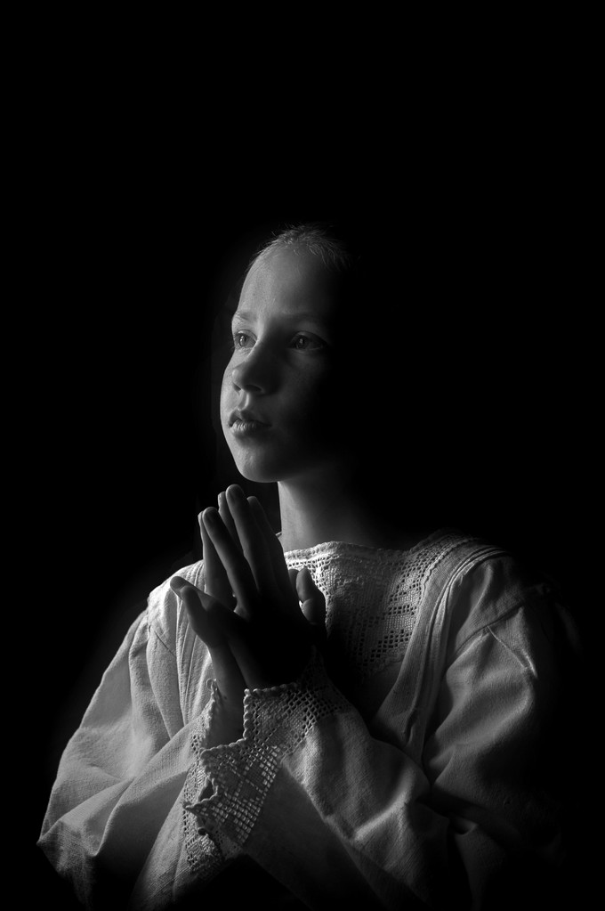 Placheta-Gheorghe Petrila EFIAP (RO) - Praying/ Rugăciune
