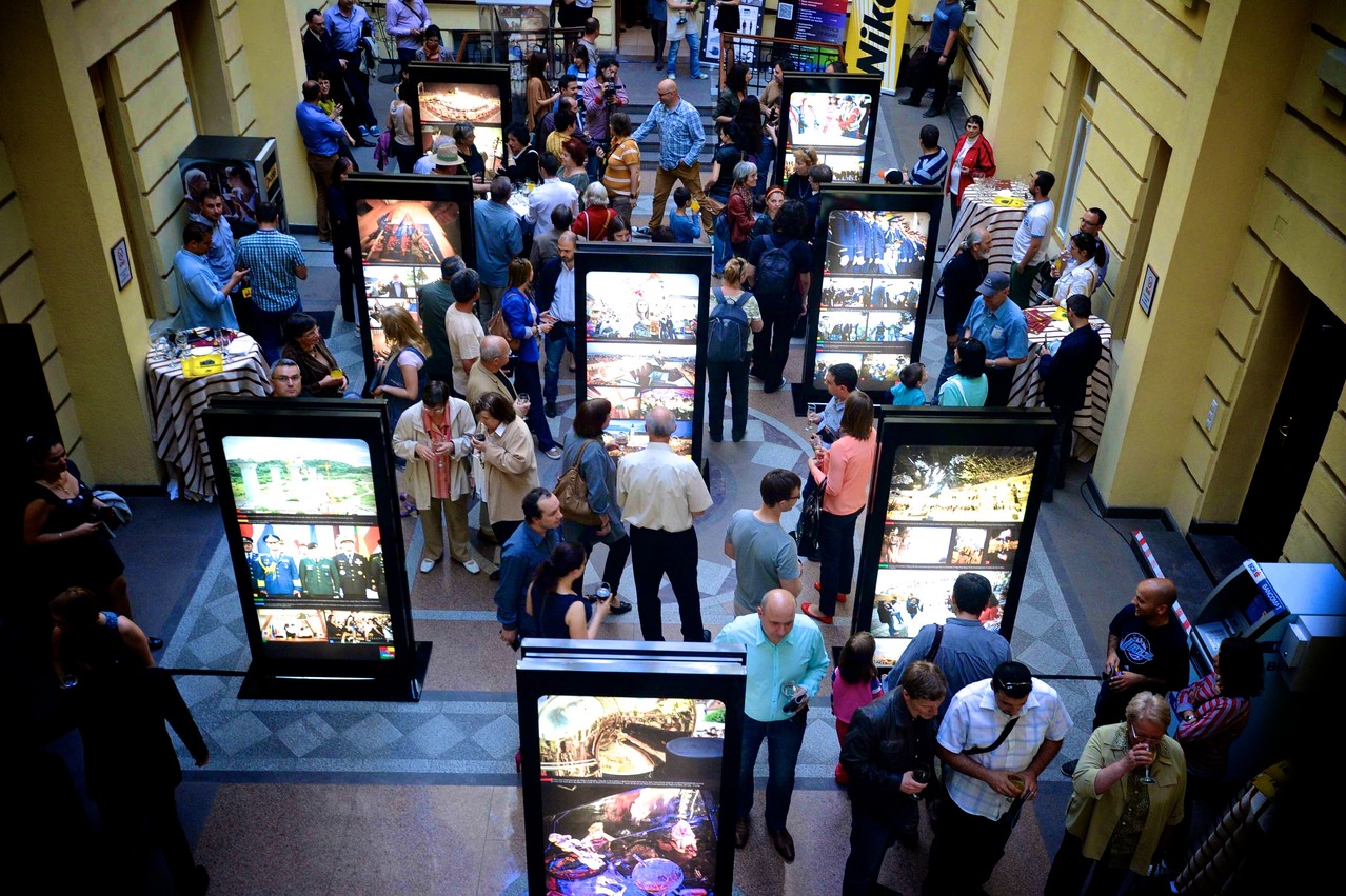 Vernisajul Expoziţiei Focus 2012 - retrospectiva anului în imagini, vernisată în cadrul Festivalului la Primăria din Sibiu 16 mai 2013