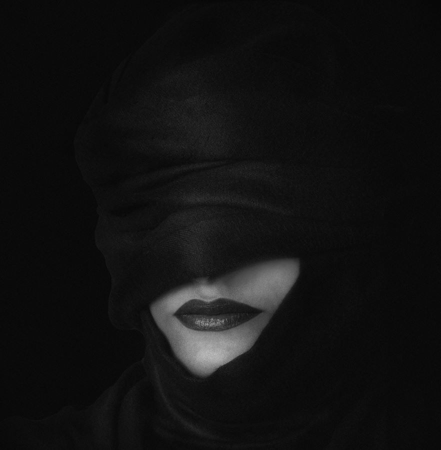 Zahra AlKhawaher (Saudi Arabia)- Woman in black scarf (1)
