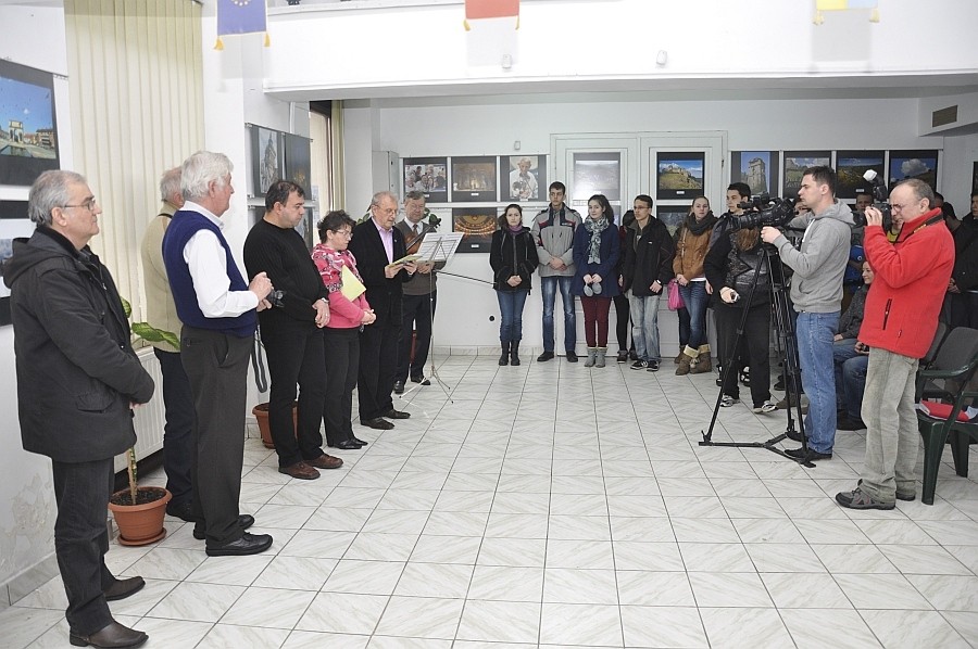 Art Image aradi nemzetközi szalon megnyitója a nagyváradi Euro Foto Art Galériában 2013 március  2-én