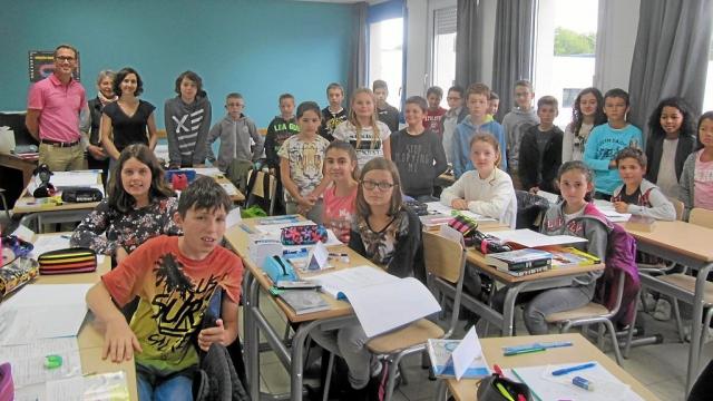 Au collège Saint-Pierre, Benoît Tanneau dans une classe de sixième.