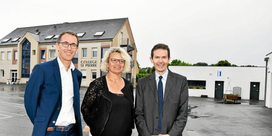 Catherine Croq, nouvelle directrice, entourée de Benoît Tanneau et de Patrick Lamour, directeur diocésain.