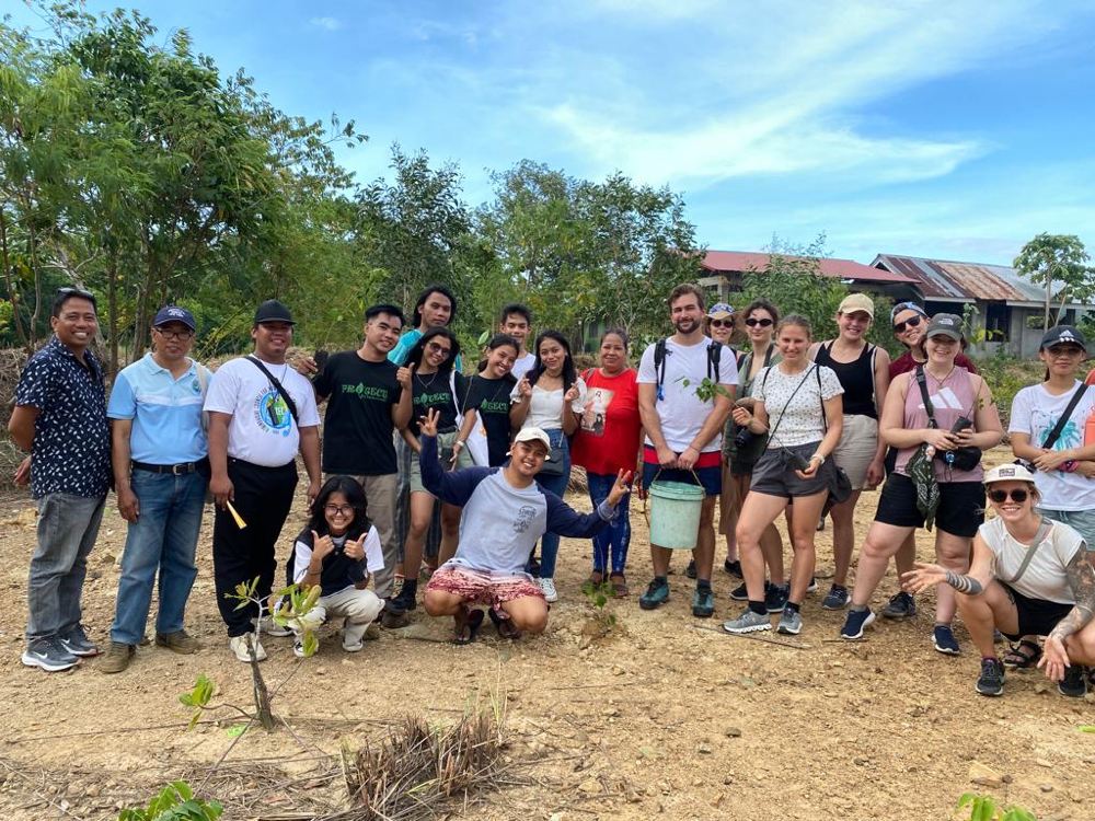 Tree planting mit der Organisation Macec Youth in Marinduque