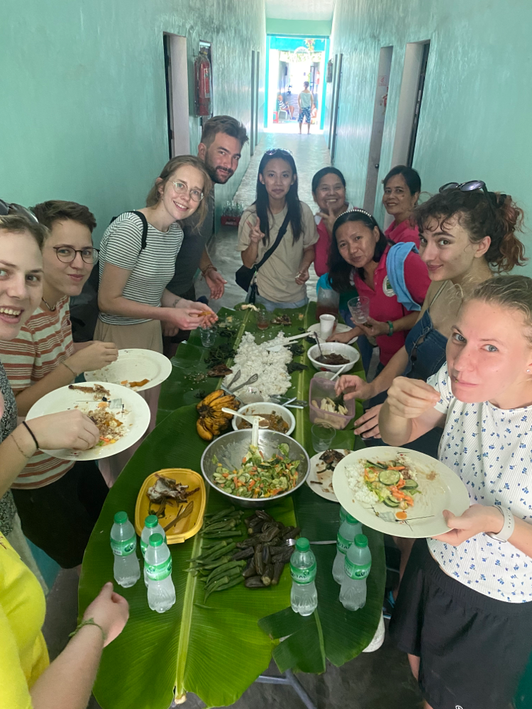 Boodle Fight = Essen am Bananenblatt