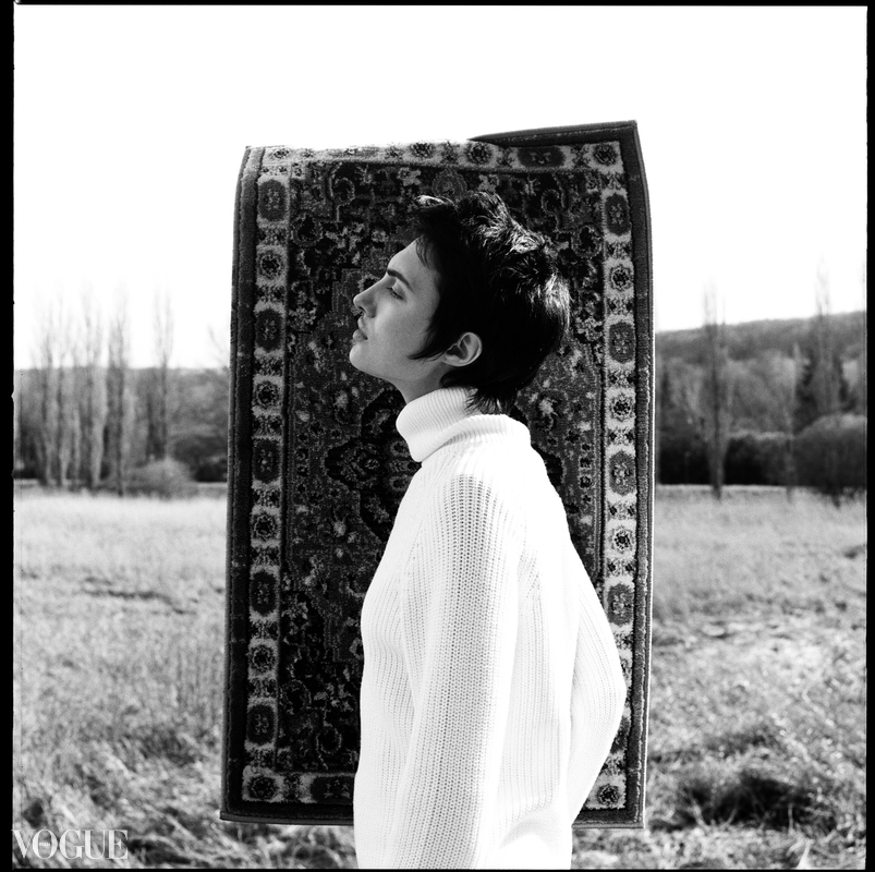 Women portrait photography in black and white on Hasselblad 500CM by Vivien Liskovsky