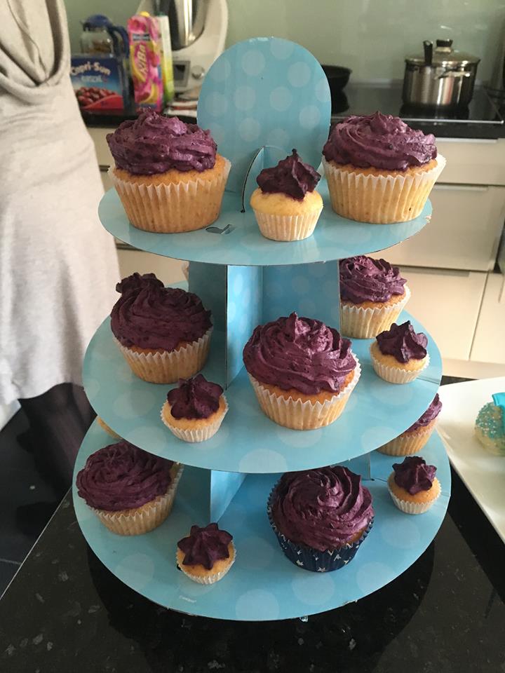 Vanille Joghurt Cup Cakes mit Heidelbeer-Mascarpone Topping