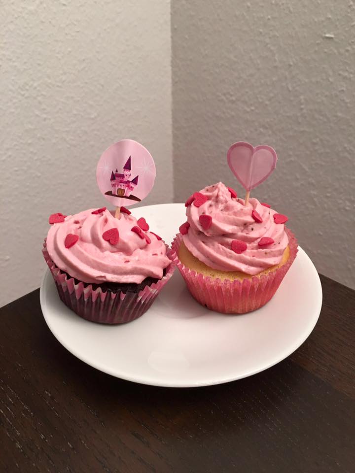 Himbeer Schoko und Erdbeer Vanille Cup Cakes