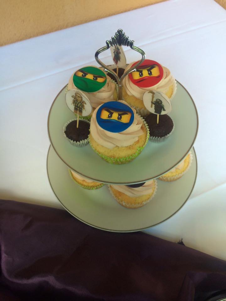 Vanille Cup Cakes mit Erdbeerbuttercreme