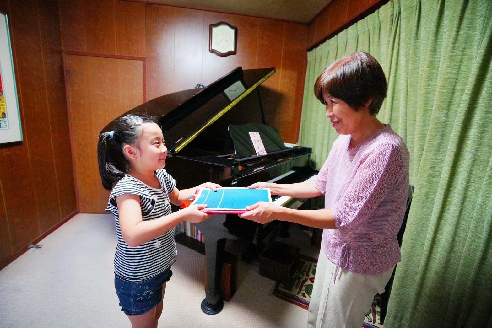 生徒の頑張りを認めるピアノ教室♪