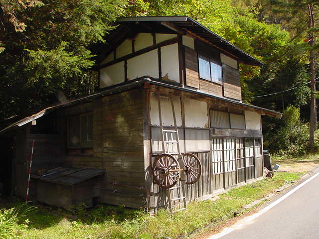 飯田市大平宿、廃村の集落に本家大原屋はあります。
