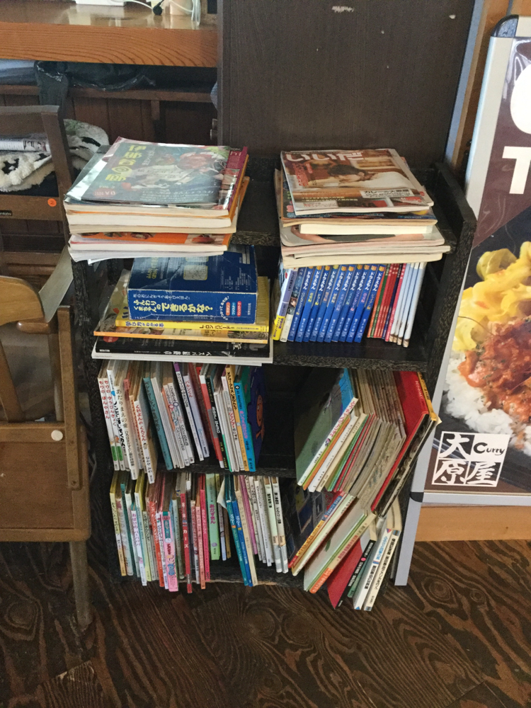 なぜ小さな女の子は嬉しそうに しねよ と叫んでいたのか その時家族は カレーの大原屋