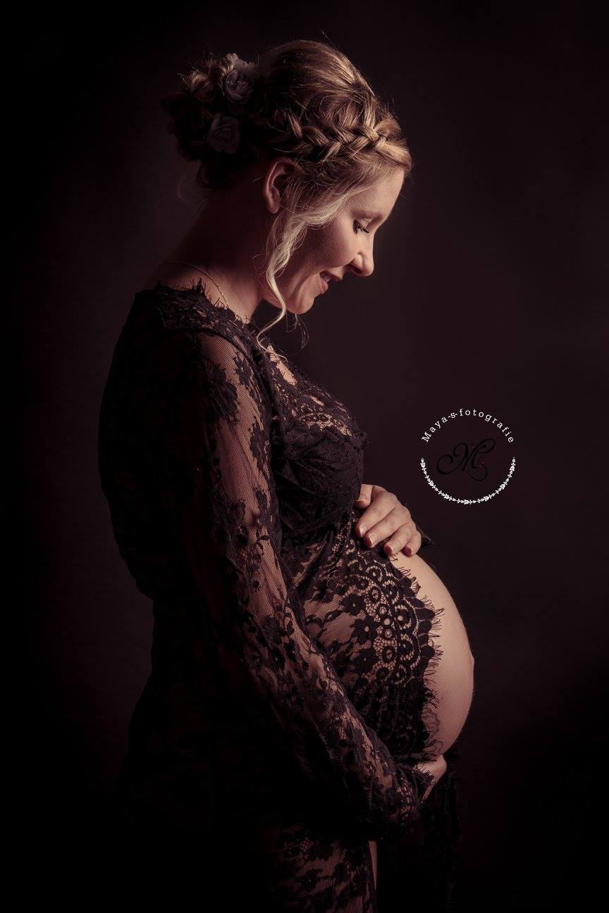 Babybauch Shooting bei Maya-S-Fotografie