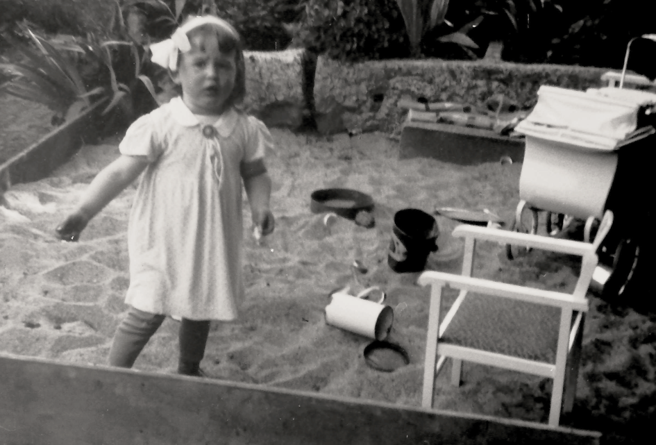 Bettina Heinen-Ayech as a child in the garden of the "Black House" in Solingen, 1939