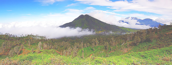Mount Suket next the crater Ijen