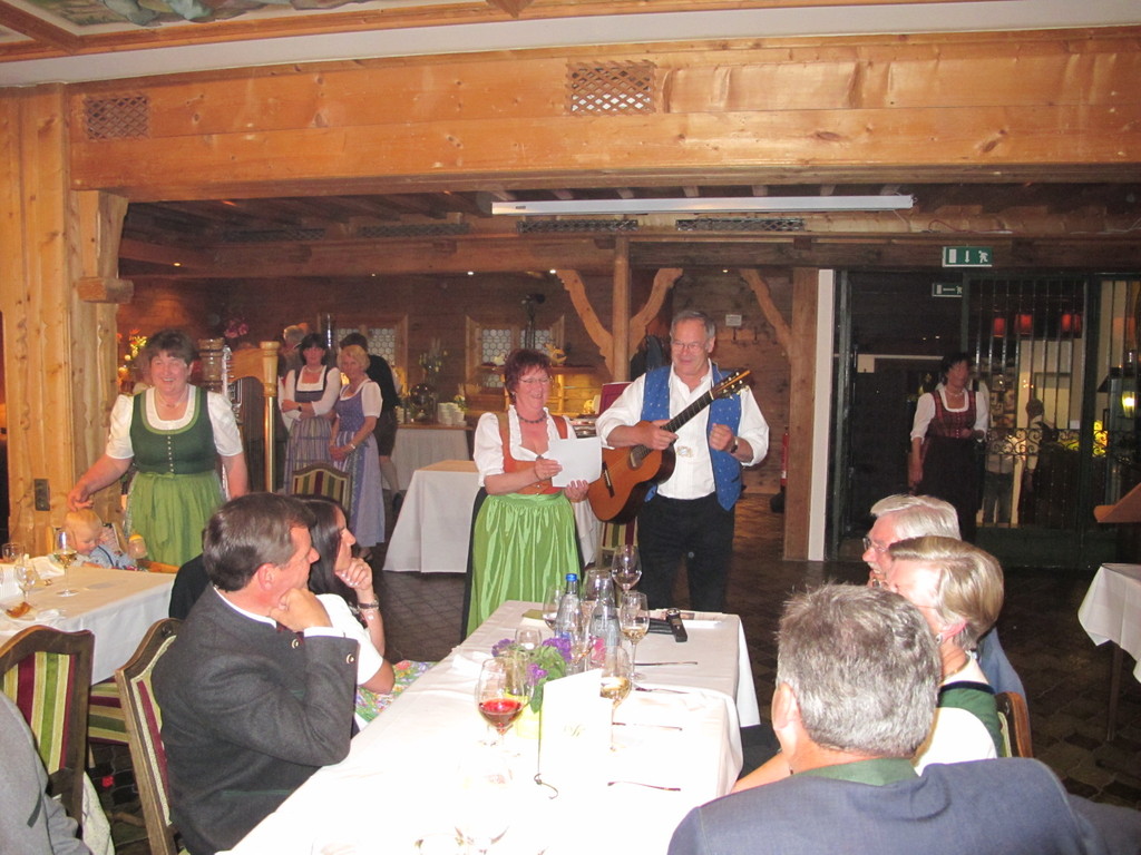 Cousin Willi Roßberger mit Couplet