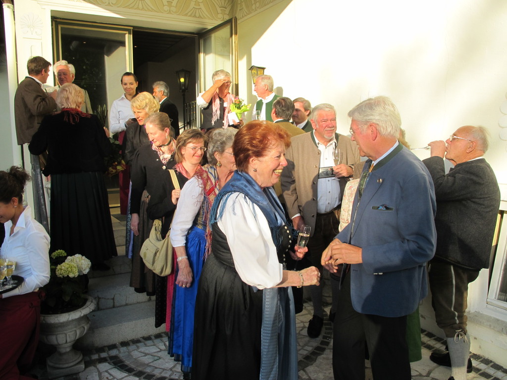 Die Damen des Singkreis Schliersee gratulieren ...
