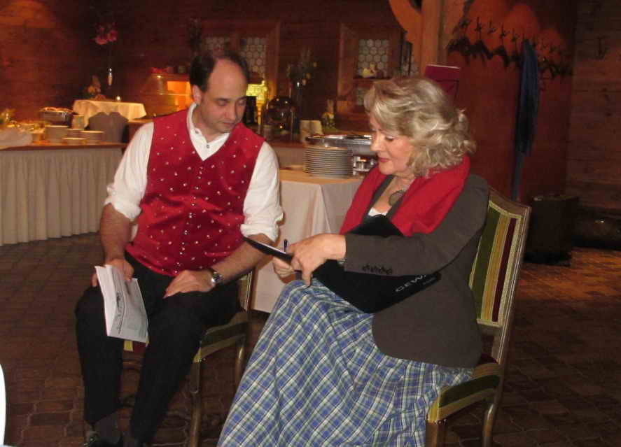 Flori Reinthaler mit Elisabeth Oberhorner im Sketch "Bergverleih"