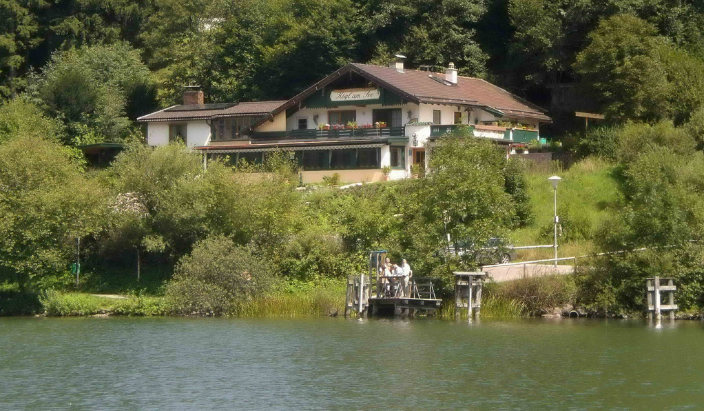 Die "neue" Fassade vom See aus gesehen