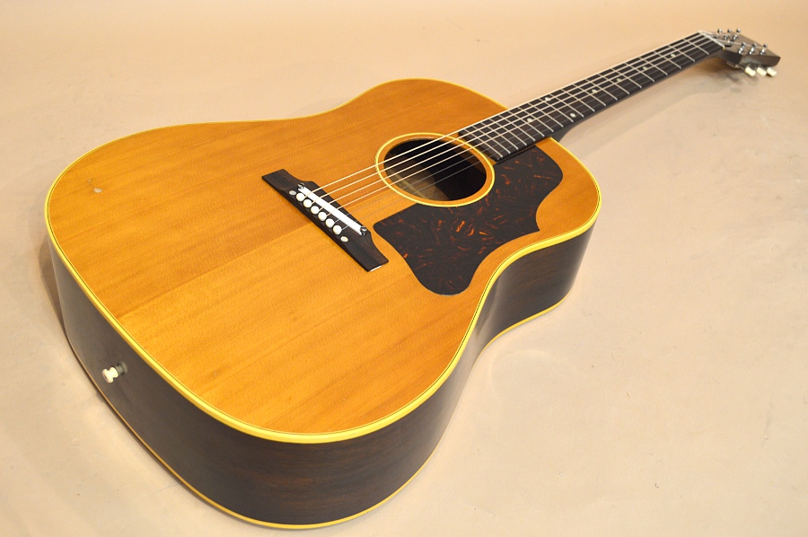 Gibson J-50 アコースティックギター ハードケース付き GibsonアコースティックギターJ-50ハードケース付き