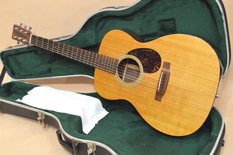 【9/2迄の掲載となります！】専用ハードケース付Martin OM-21 2002 Martin OM-21 – Moze Guitars