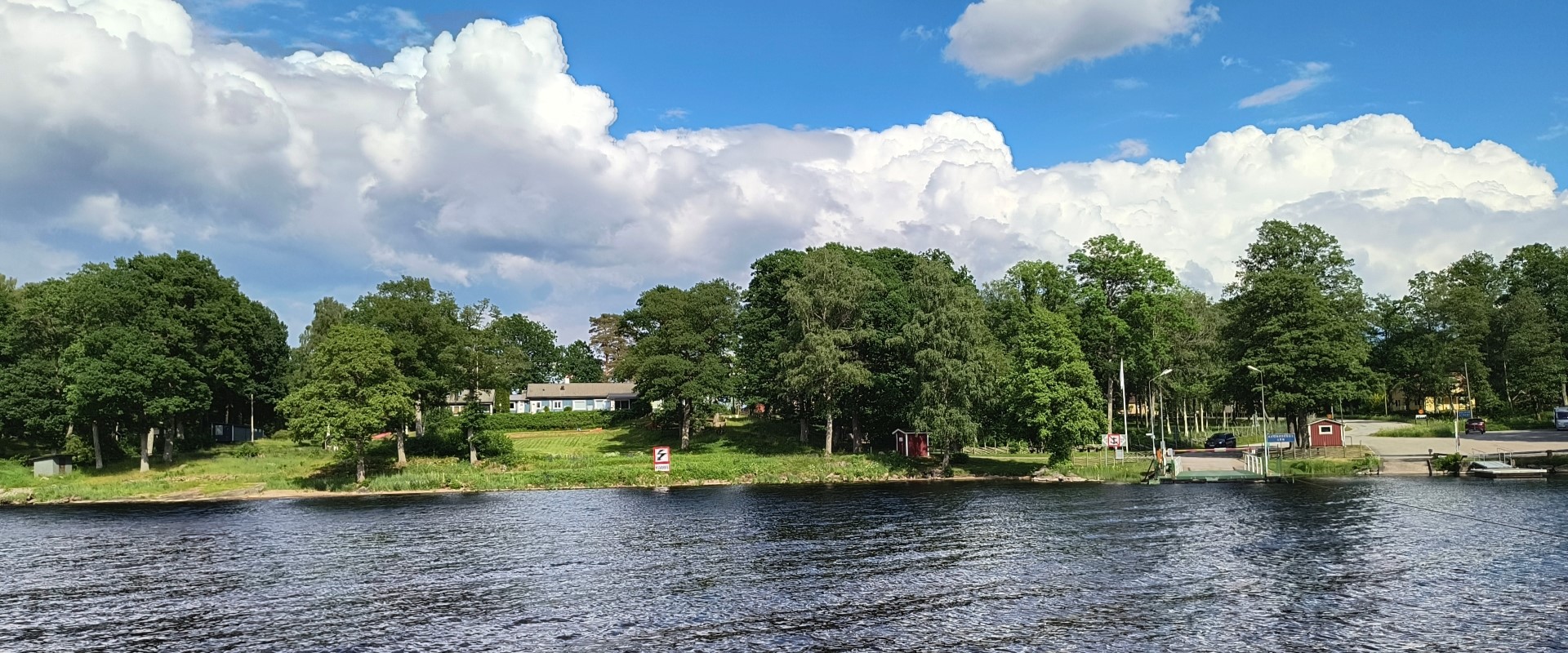 Blick vom See auf Hägern Bed&Nature