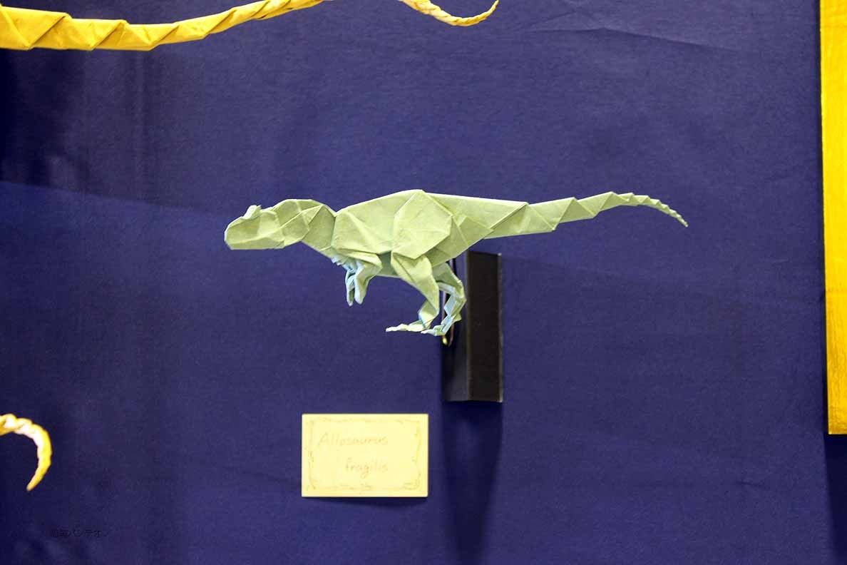 折り紙で作る恐竜の世界
