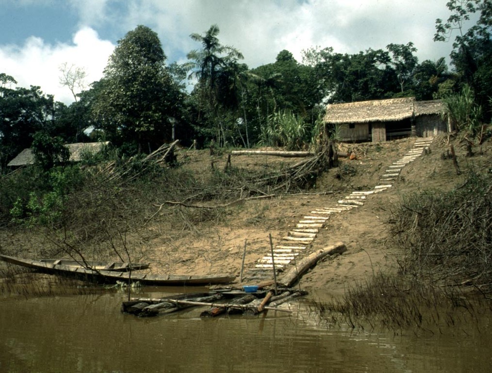 Contrabando am Rio Itaquai in Brasilien. Auch in diesem Dorf gibt es Caboclos, die ihren Lebensunterhalt vom Zierfischfang bestreiten.