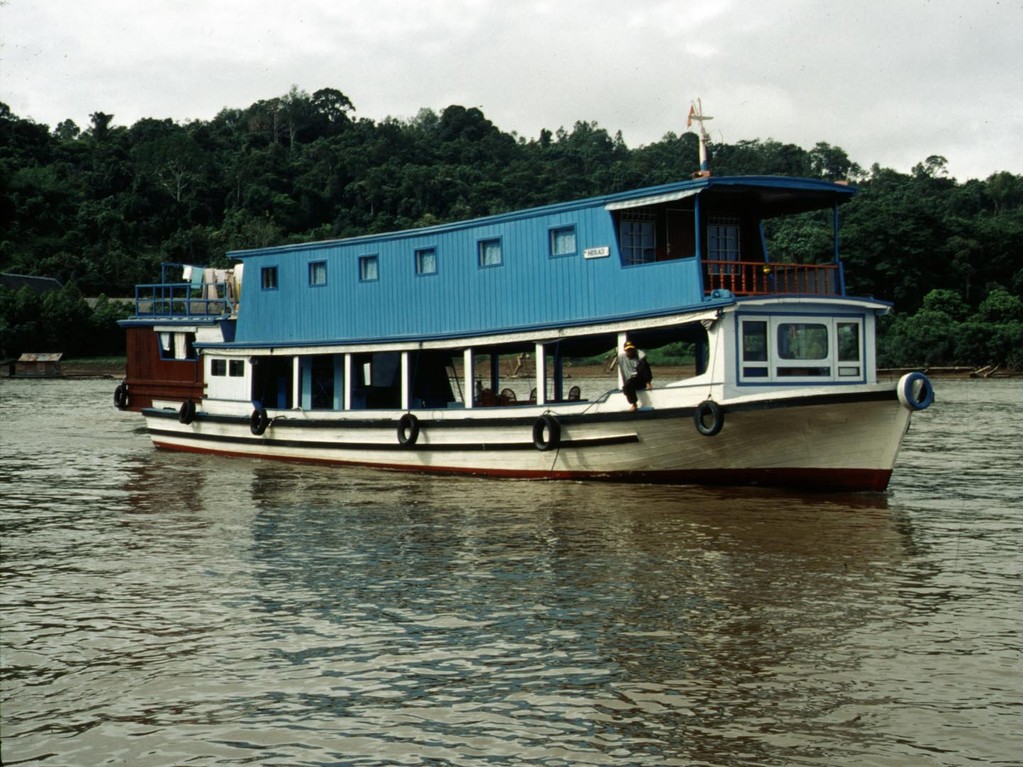 Mit diesem Hausboot waren wir zwei Wochen auf dem Mahakam unterwegs.