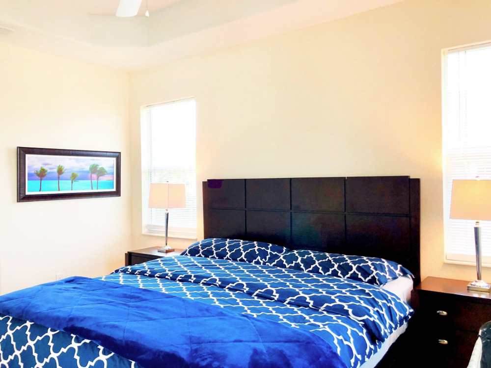 king size bed, 2 walk in closets, en suite bathroom