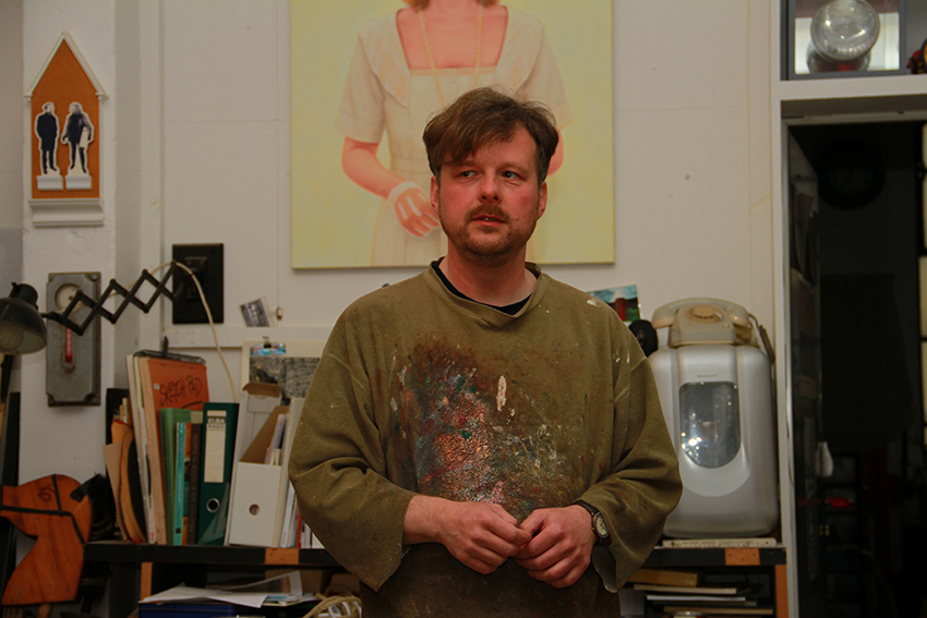 Der Künstler in seinem Atelier