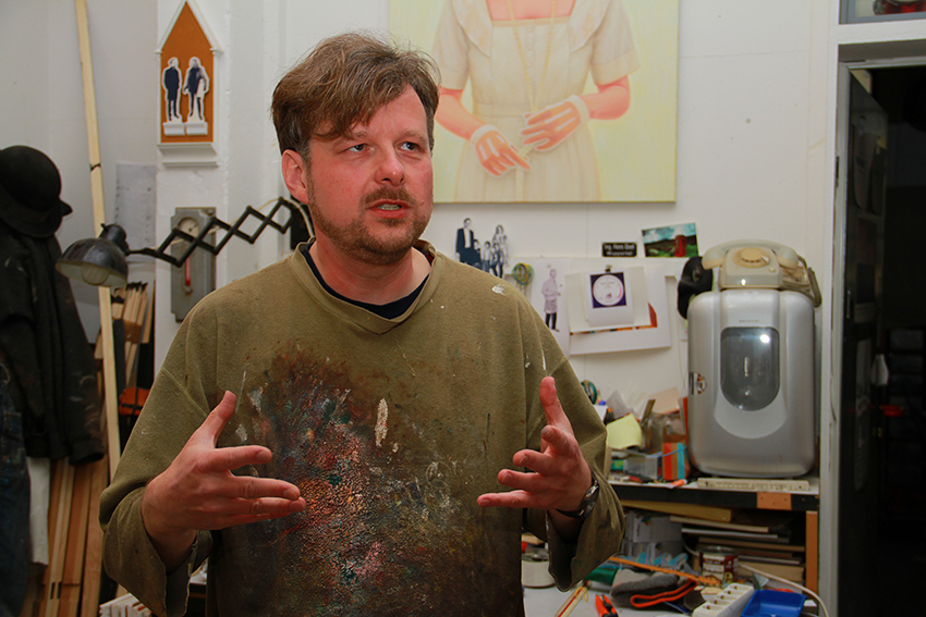 Der Künstler in seinem Atelier