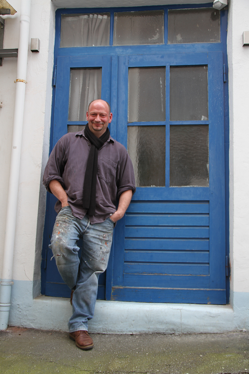 Peter Jaschinski vor seinem Atelier