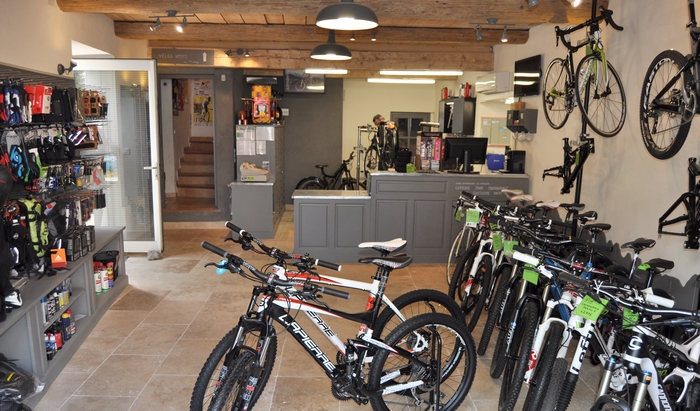 Distributeur des v los Lapierre Cannondale et Rocky Mountain