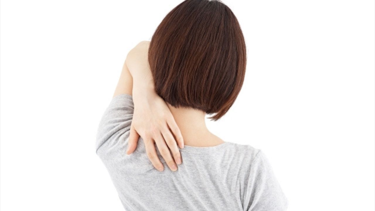 肩甲骨とストレートネックの関係｜肩甲骨はがしの方法も紹介