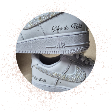 laten beschilderen nike sneakers door AIM your WEDDING