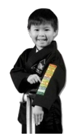 Lebenskompetenztraining der TOWASAN Karate Schule München motiviertes ind mit Abzeichen