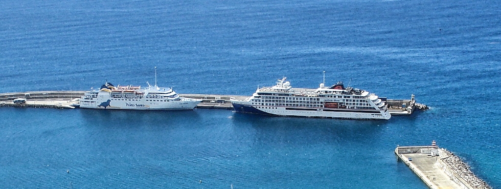 Im Hafen mit Fährschiff nach Madeira 