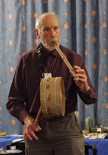 Chris Walker amb una flauta en sol  