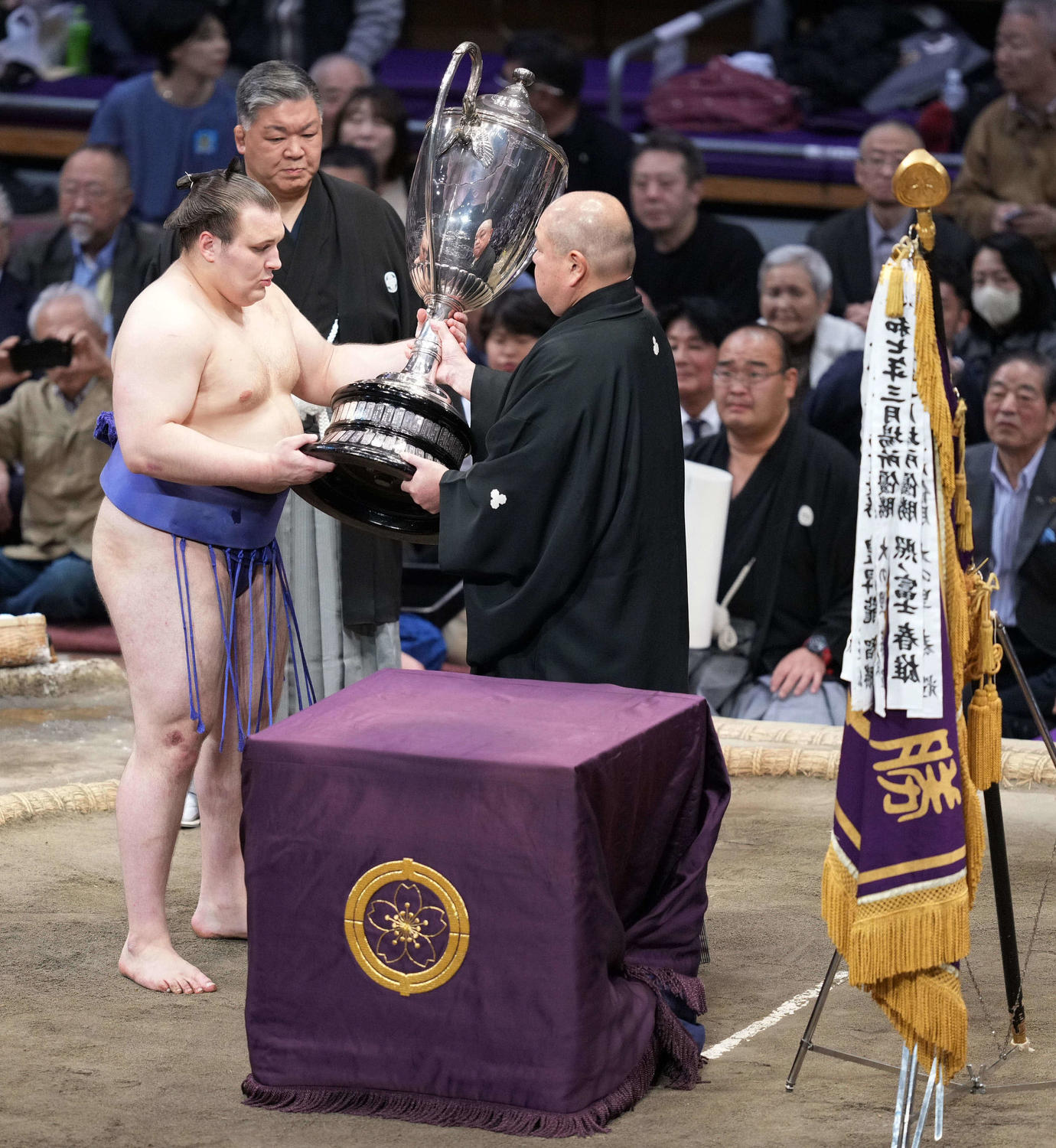 安青錦（ウクライナ）初優勝　大関へ