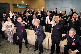 万博決定の瞬間パリ 松井知事・吉村市長
