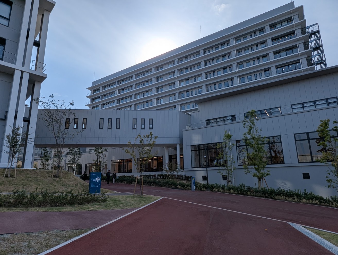 医学部キャンバスから渡り通路でサービス棟~診療棟へ
