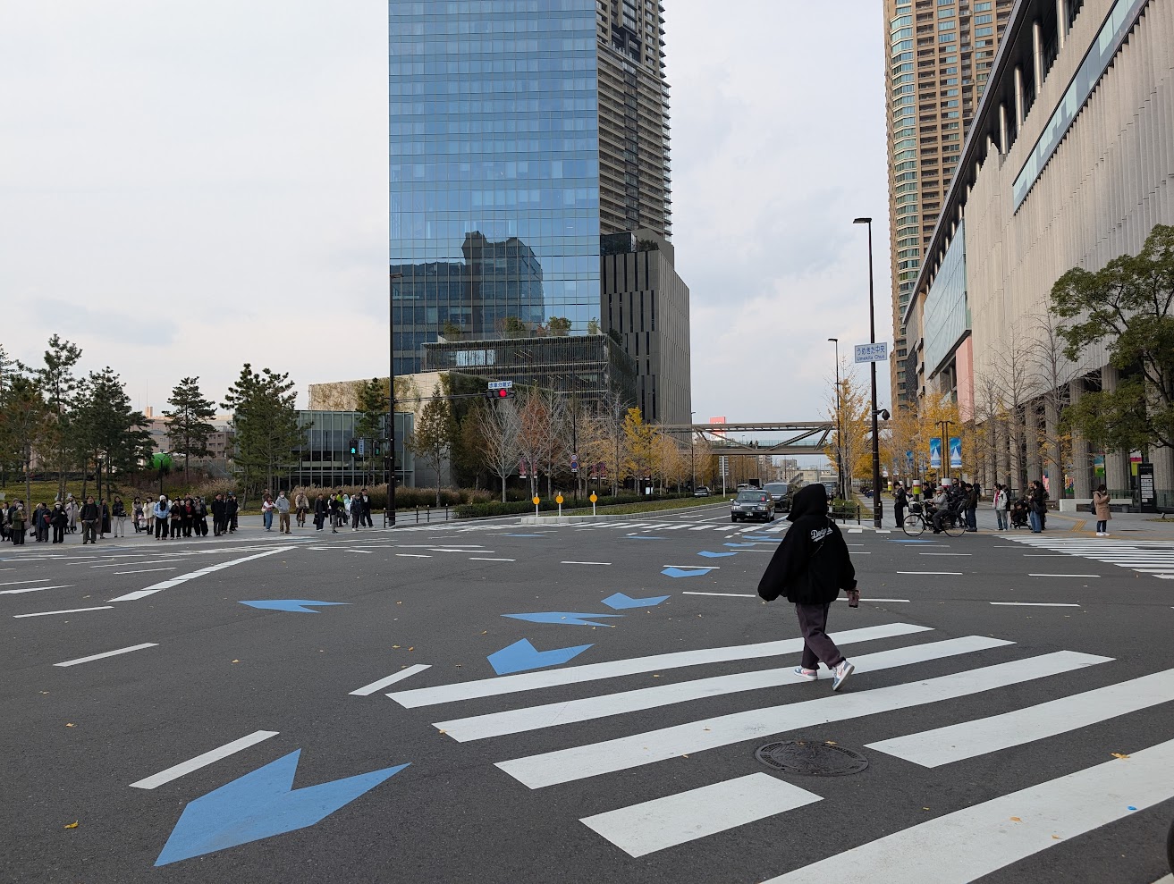 スカイビルに抜ける地下道あった?交差点