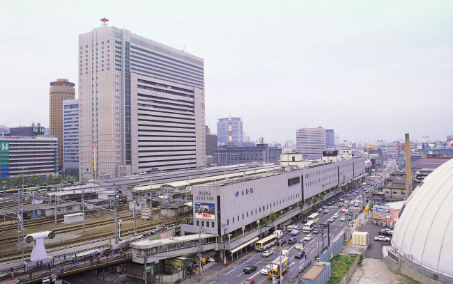第4代大阪駅 昭和54(1979)年12月15日開業:北ビル 昭和58(1983)年 4月25日開業:アクティ大阪