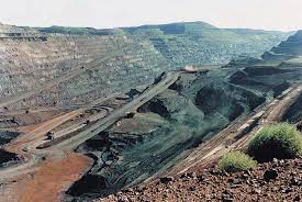 豪州の鉄鉱石　埋蔵採掘