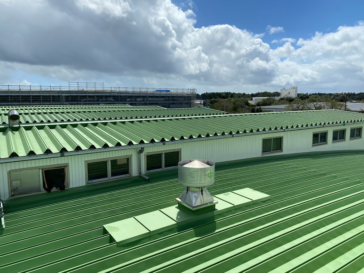 食品工場の折板屋根にCCP+熱交換塗料　②　完工