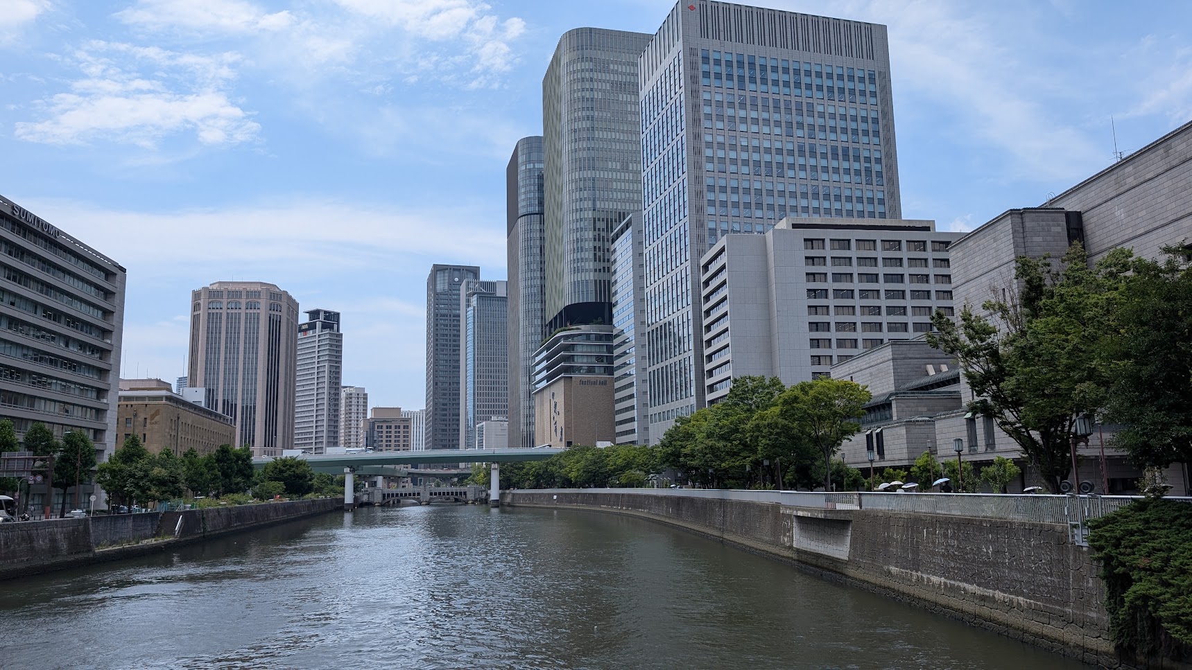 淀屋橋から土佐堀川の西側