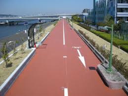 一級河川中川(東京都)の護岸遊歩道に熱交換塗料 路面の温度低減
