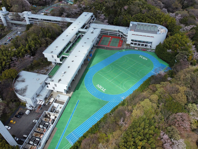 有名私立学園のグランドに熱交換塗料　7200㎡