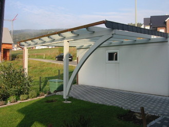 Wunderschön Modell: Siegen Pultdach-Carport aus Leimholz und einen Rundbogen mit VS-Glaseindeckung
